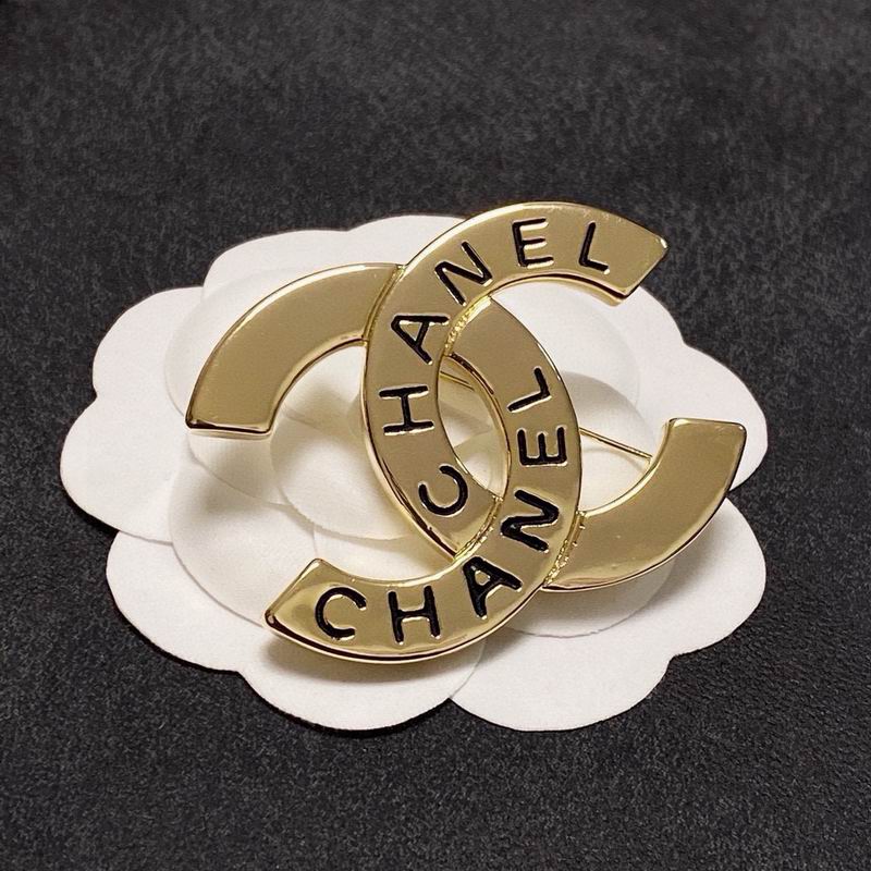 Chanel Brooch 05yxs170